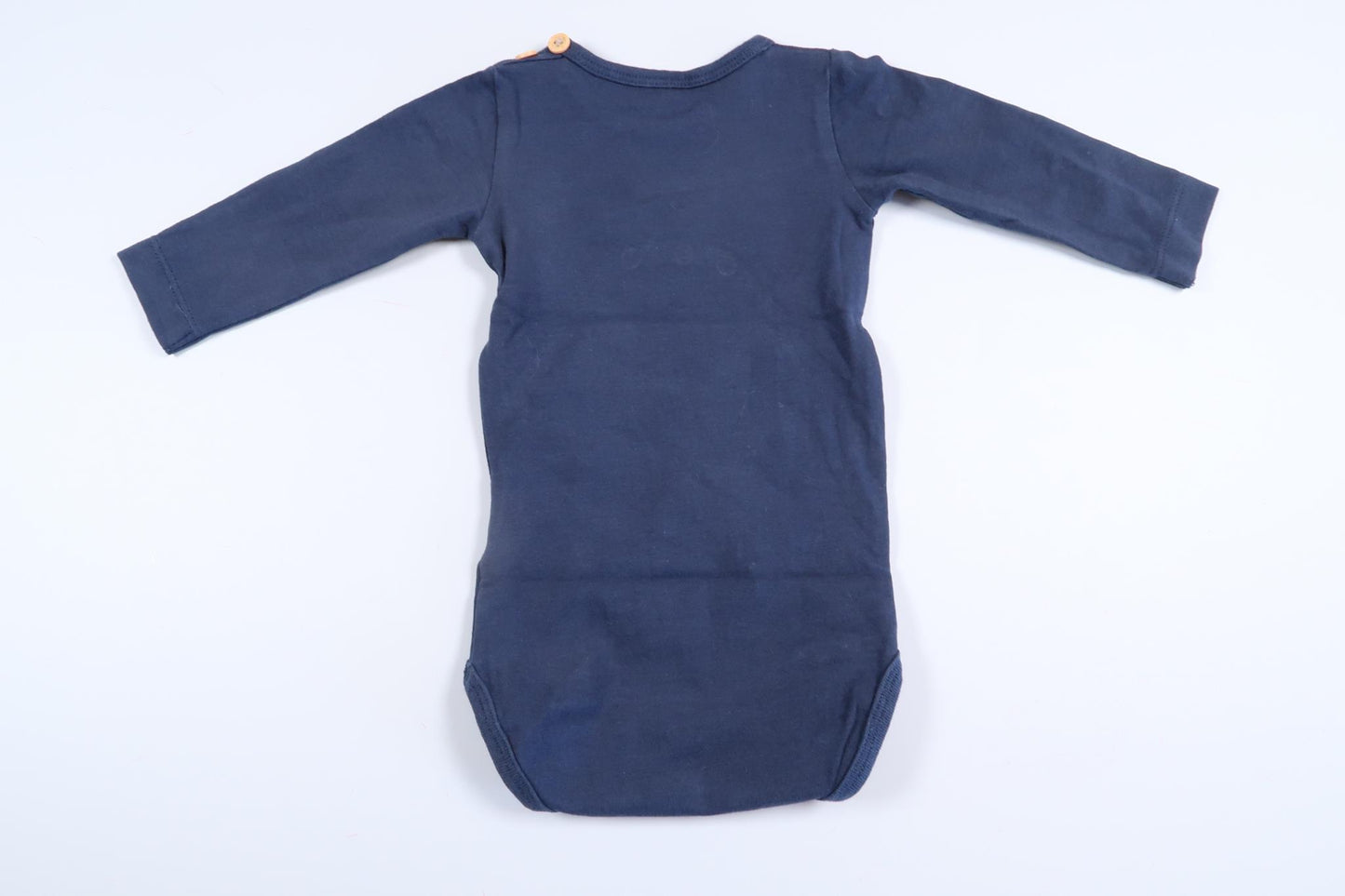 Marinblå långärmad body från Name It i storlek 56