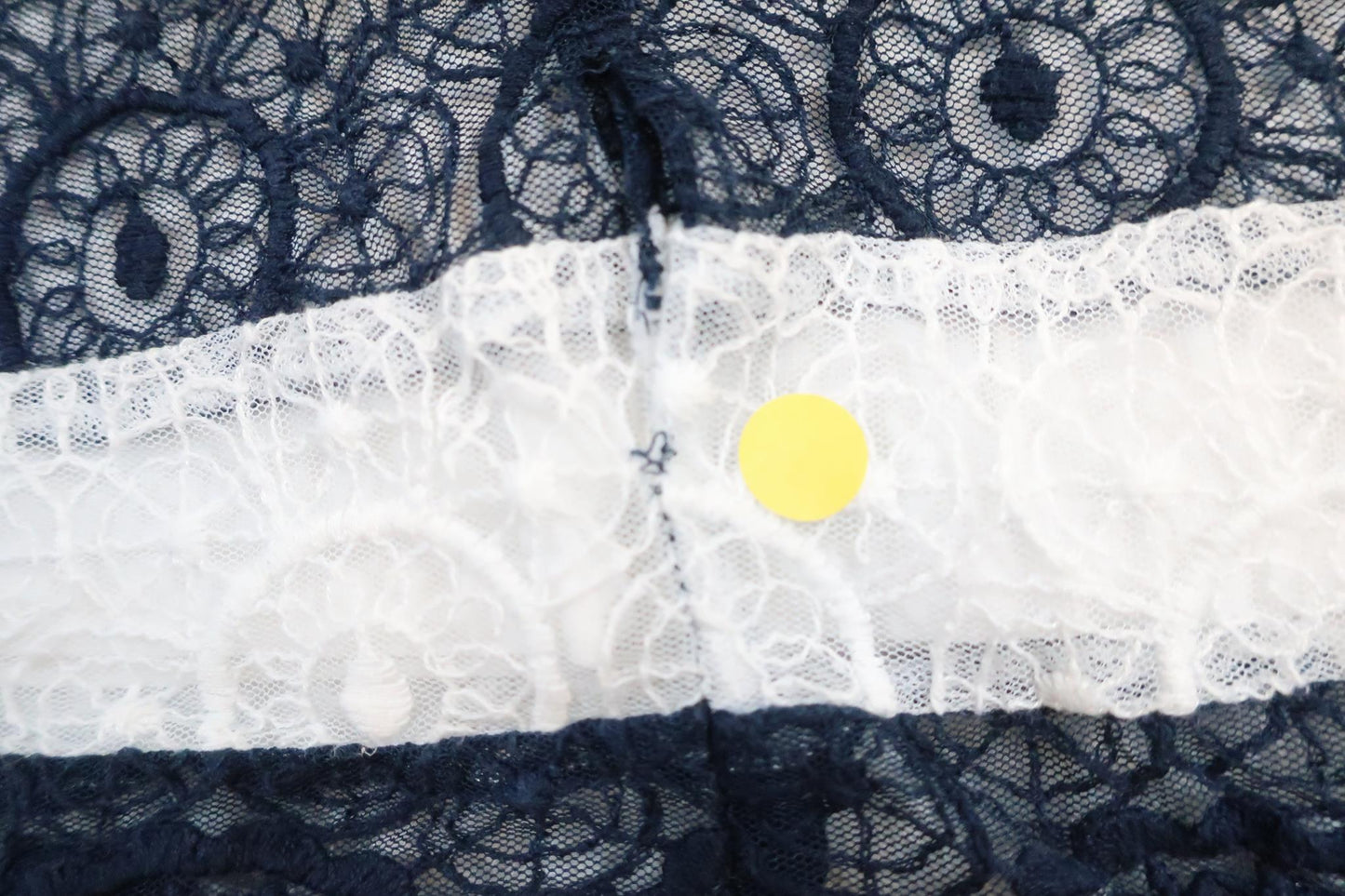 Spetsklänning från Tommy Hilfiger - Storlek 98 - Marinblå