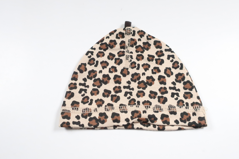 Leopardmönstrad mössa från Okänt - Storlek 50/56 - Beige