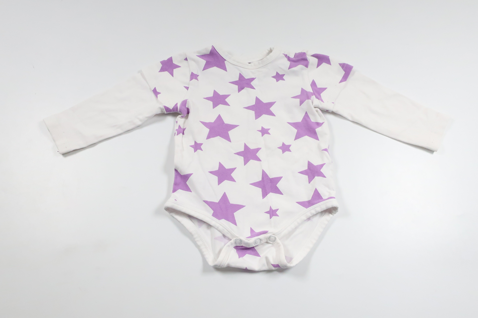 Body med stjärnor från Cubus - Storlek 68 - Vit