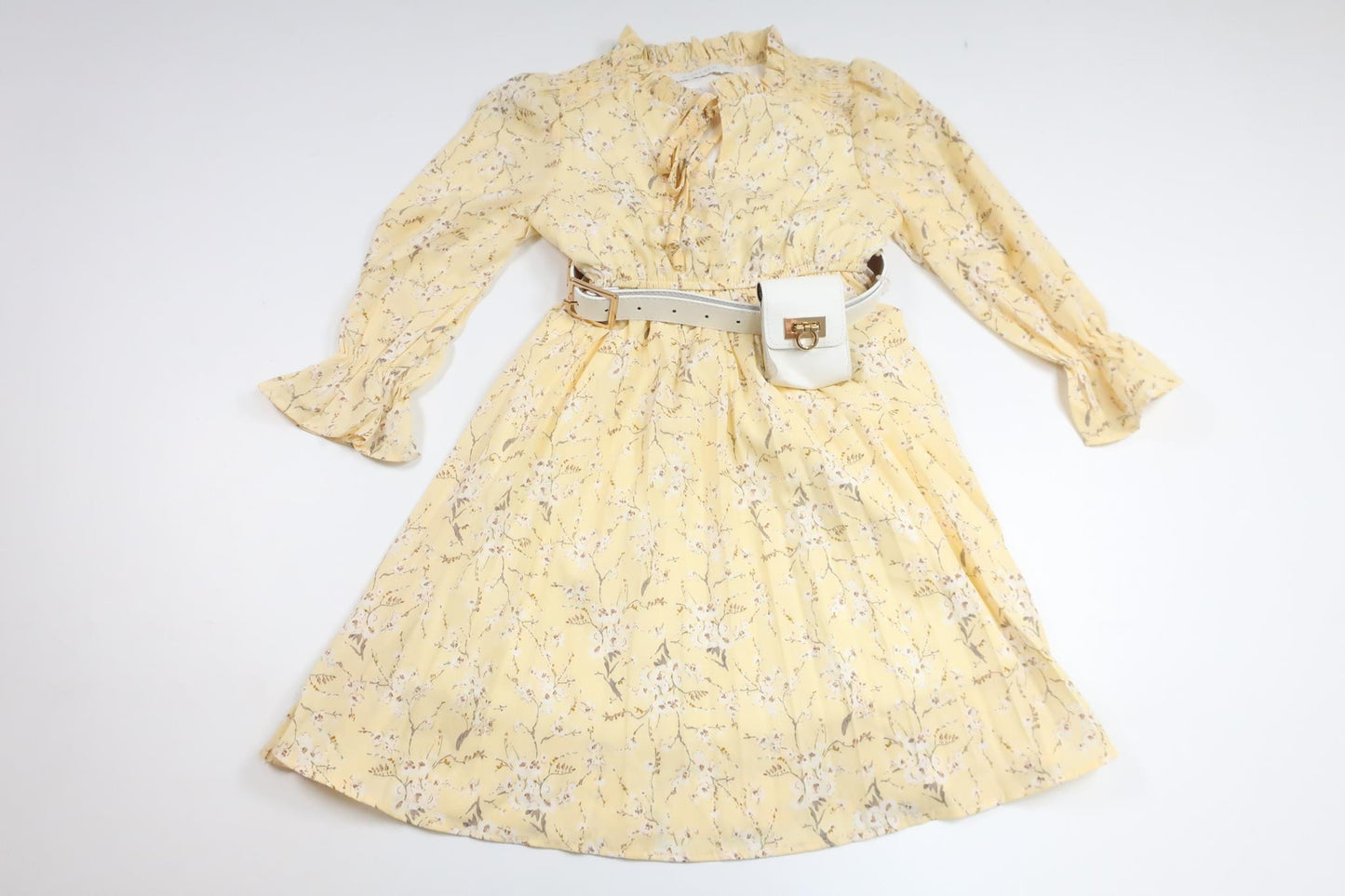 Blommig klänning från Different - Storlek 98 - Gul