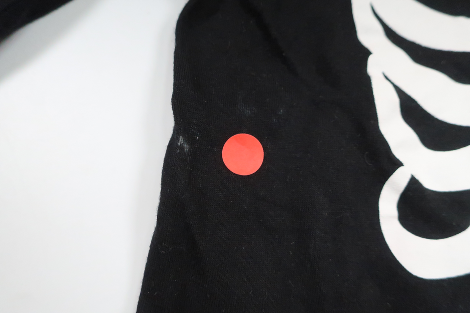 Tröja med skelett från H&M - Storlek 122/128 - Svart