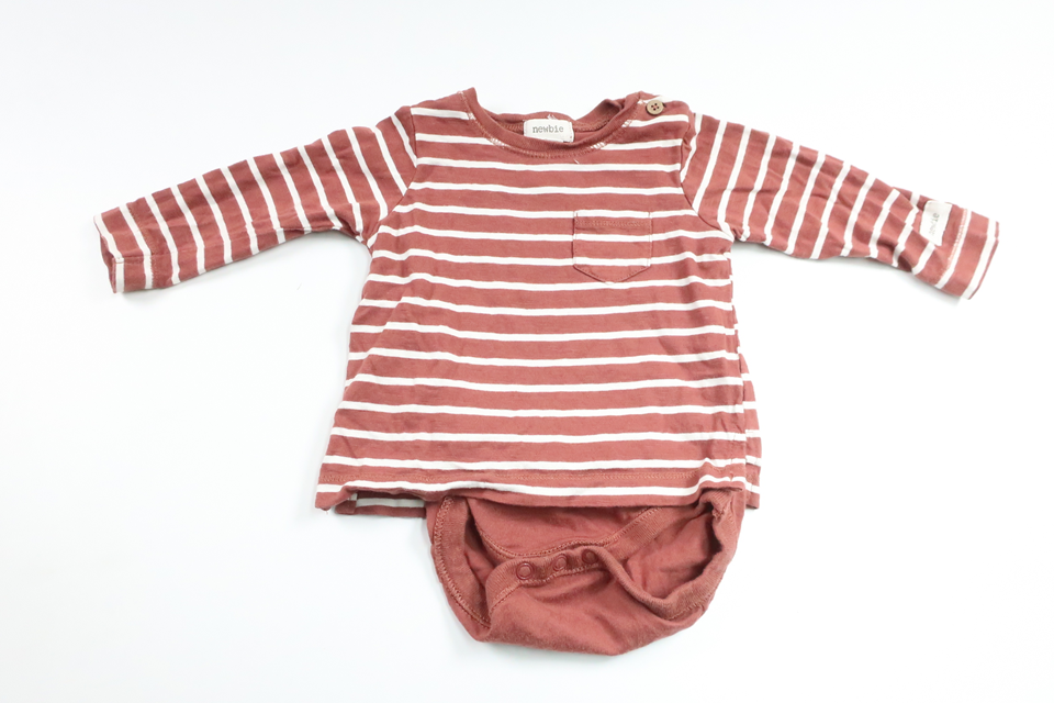 Randig tröja med inbyggd body från Newbie - Storlek 62 - Brun