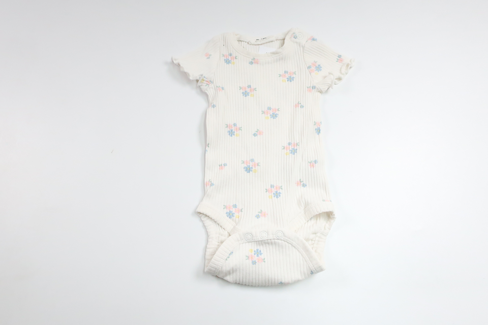 Ribbad body från Kappahl - Storlek 56 - Vit