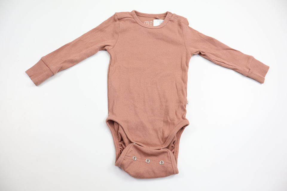 Ribbad body från BEBE - Storlek 70 - Lila