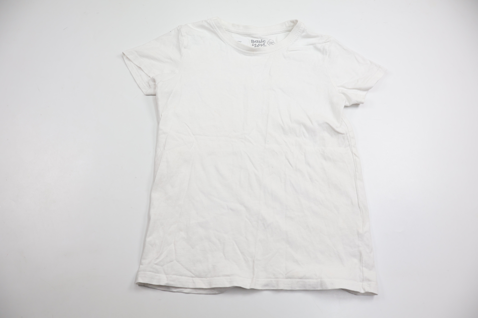 T-shirt från Basic U - Storlek 122 - Vit