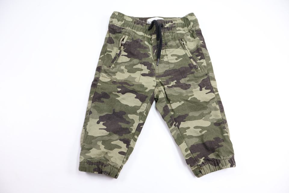 Fodrade militärmönstrade byxor från Denim Day - Storlek 74 - Grön