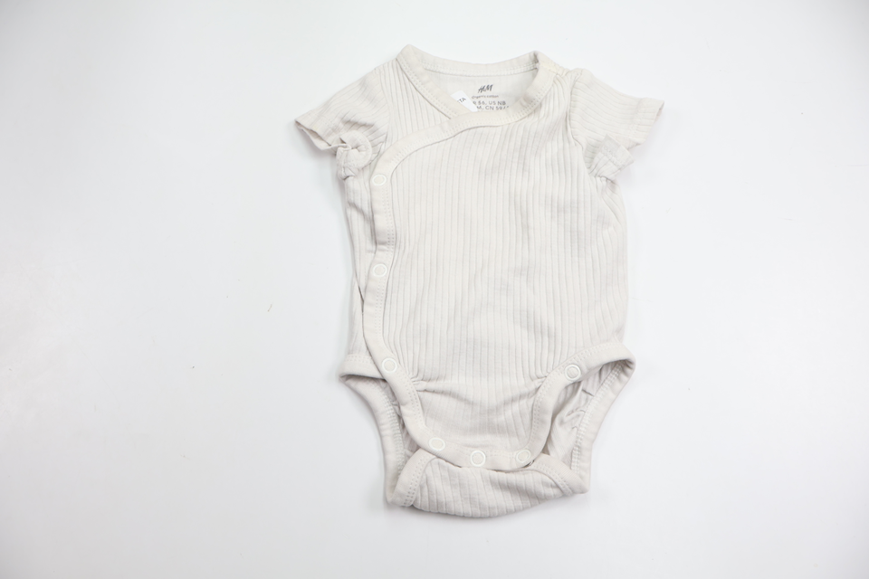 Ribbad omlottbody från H&M - Storlek 56 - Benvit