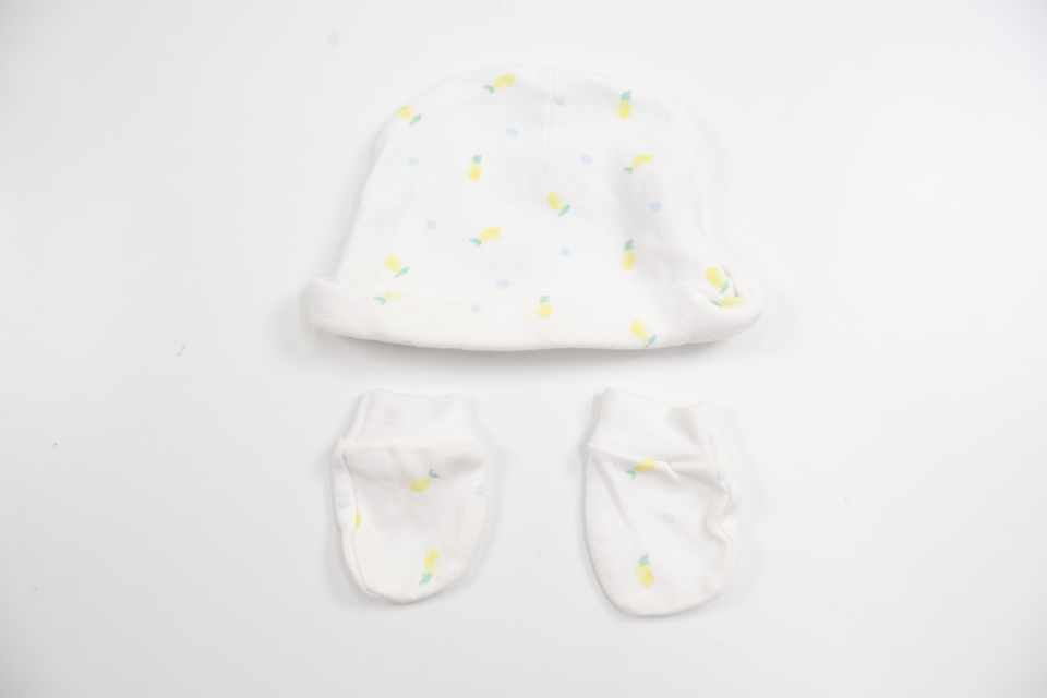 Mössa med matchande vantar från So Cute - Storlek 56/62 - Vit