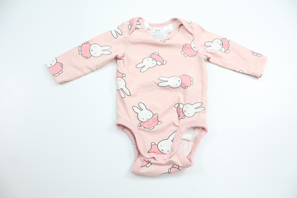 Body med Miffy från H&M - Storlek 50 - Rosa