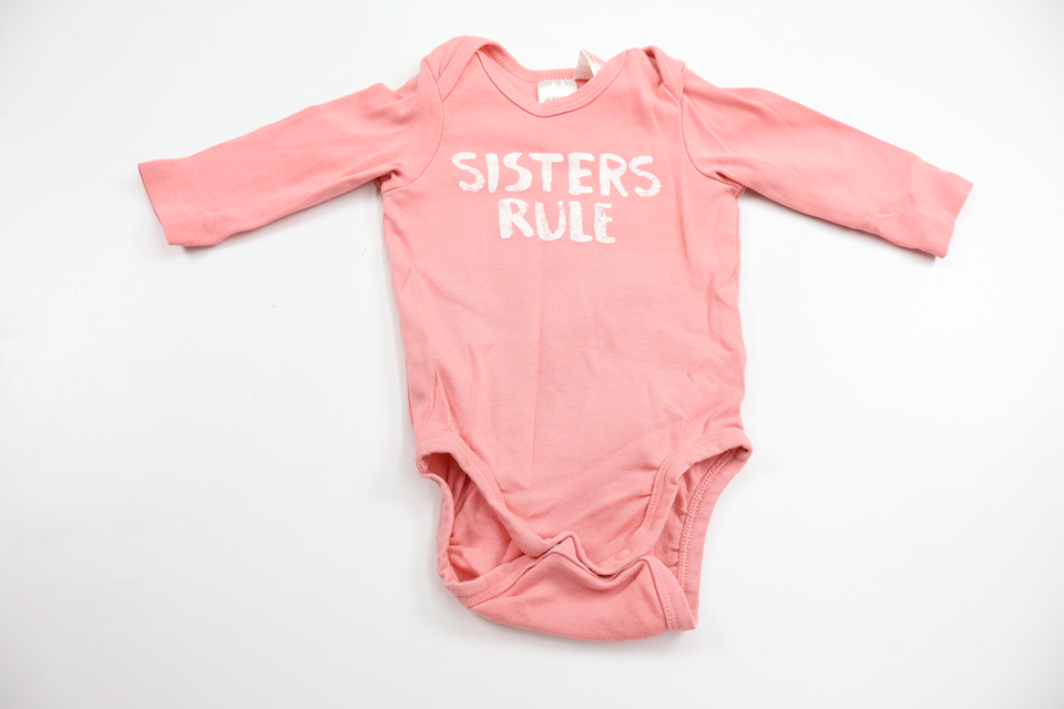 Body "Sisters Rule" från H&M - Storlek 56 - Rosa