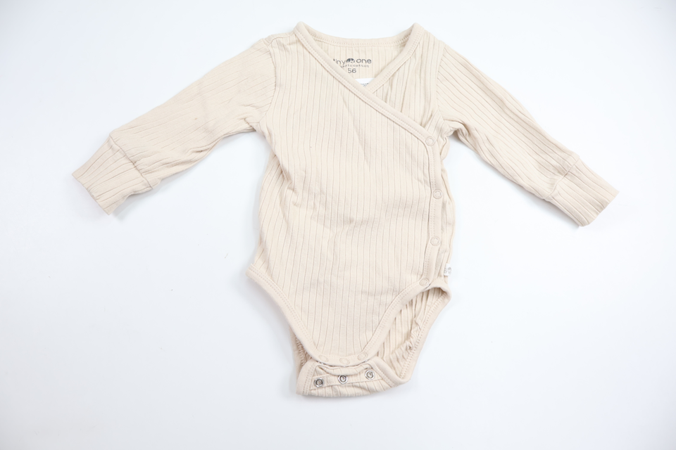 Ribbad omlottbody från Tiny One - Storlek 56 - Beige