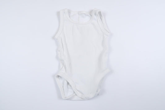 Vit linnebody i storlek 50/56