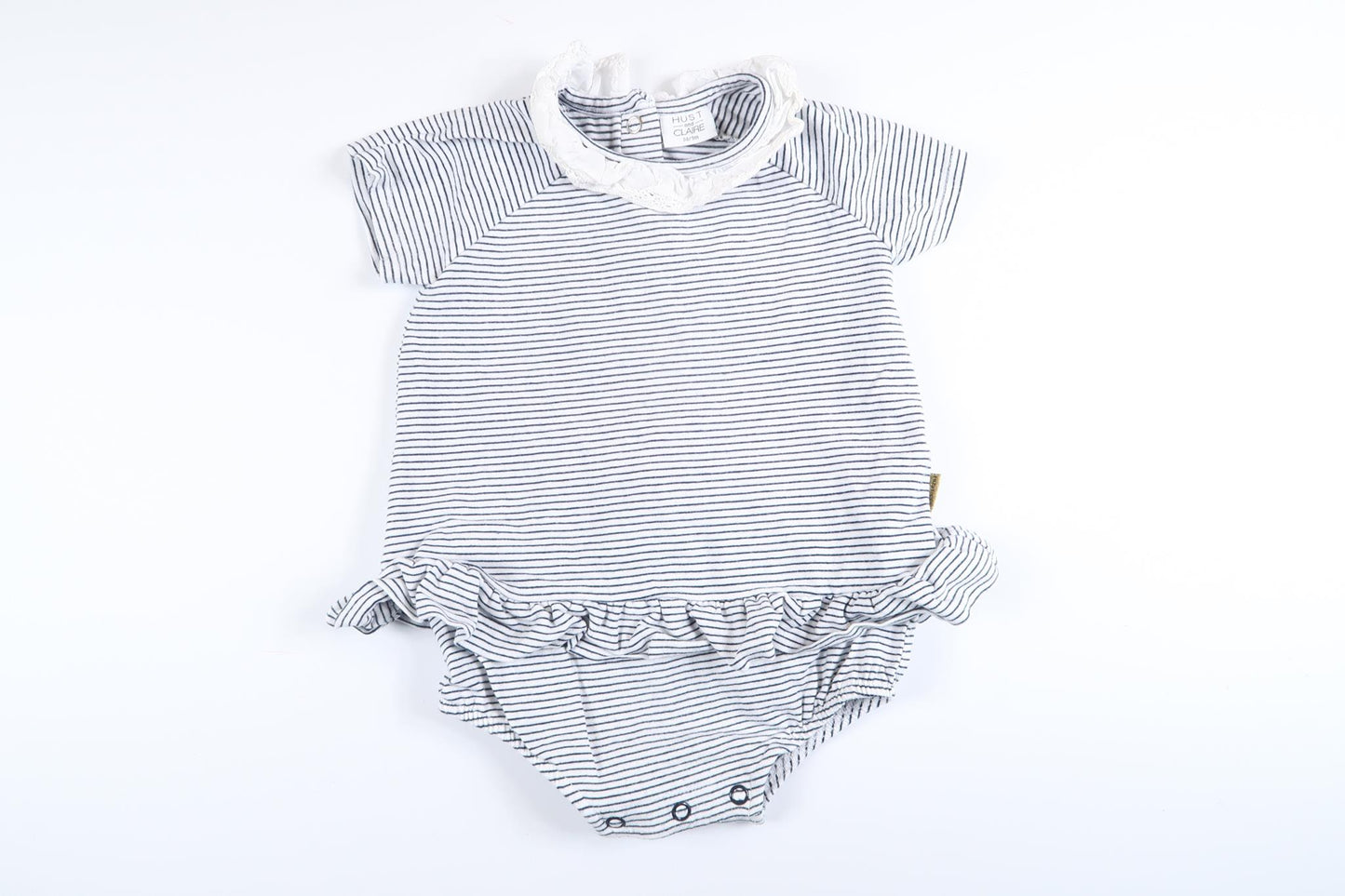 Randig kortärmad body från Hust & Claire i storlek 74