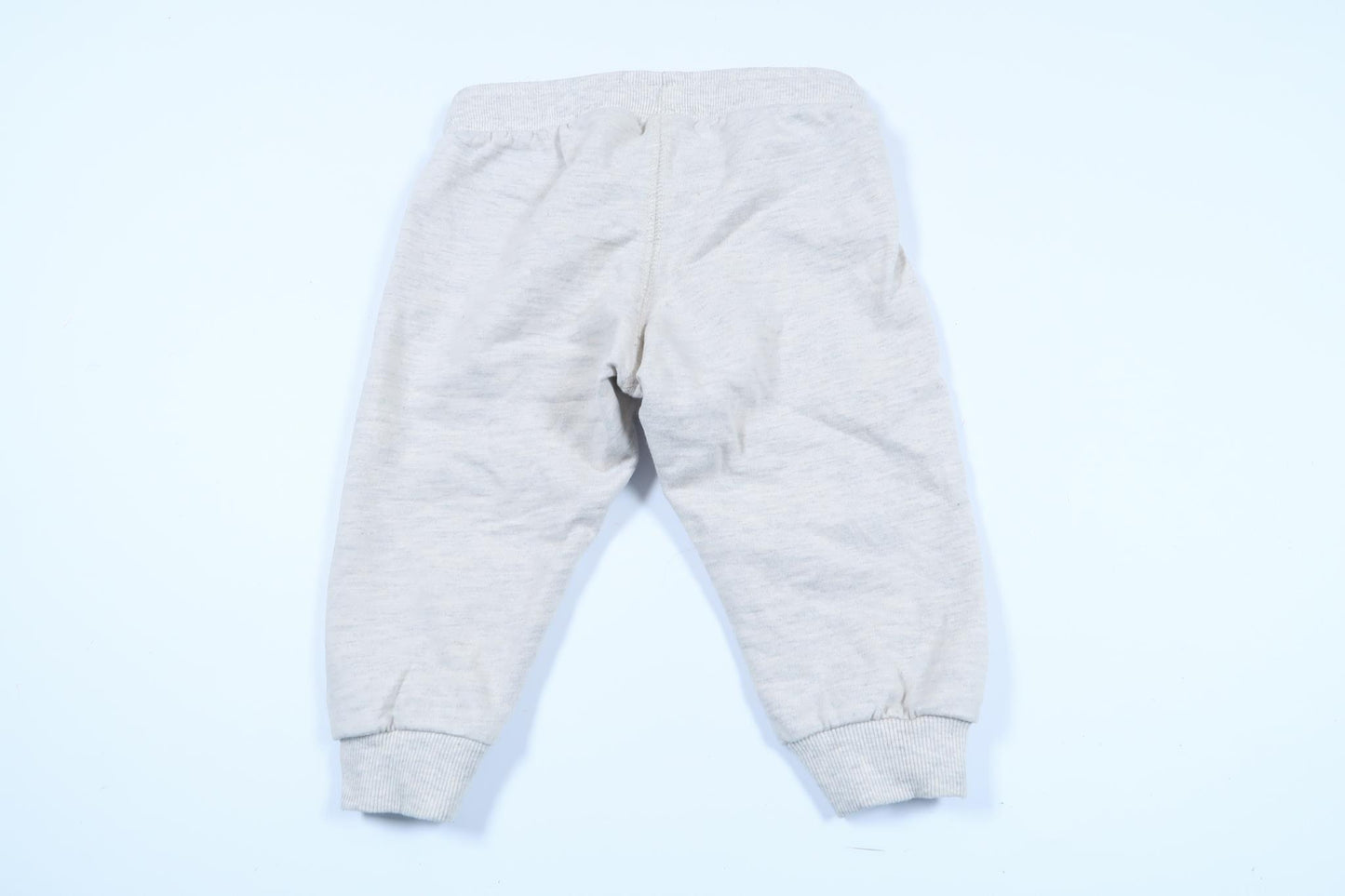 Beigea mjukisbyxor från H&M i storlek 74