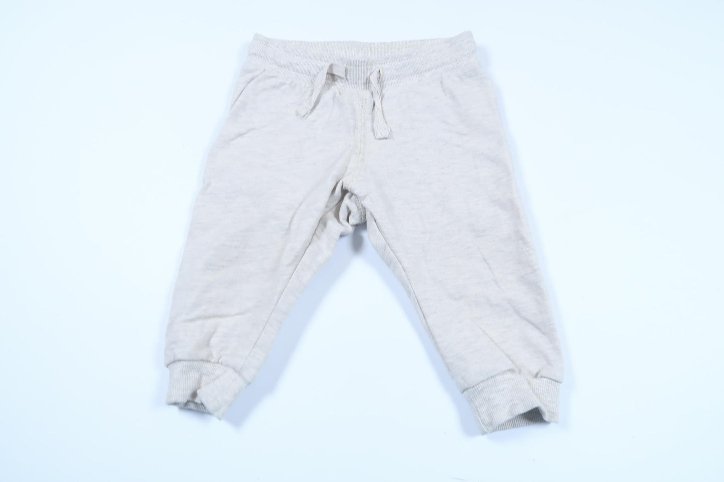 Beigea mjukisbyxor från H&M i storlek 74