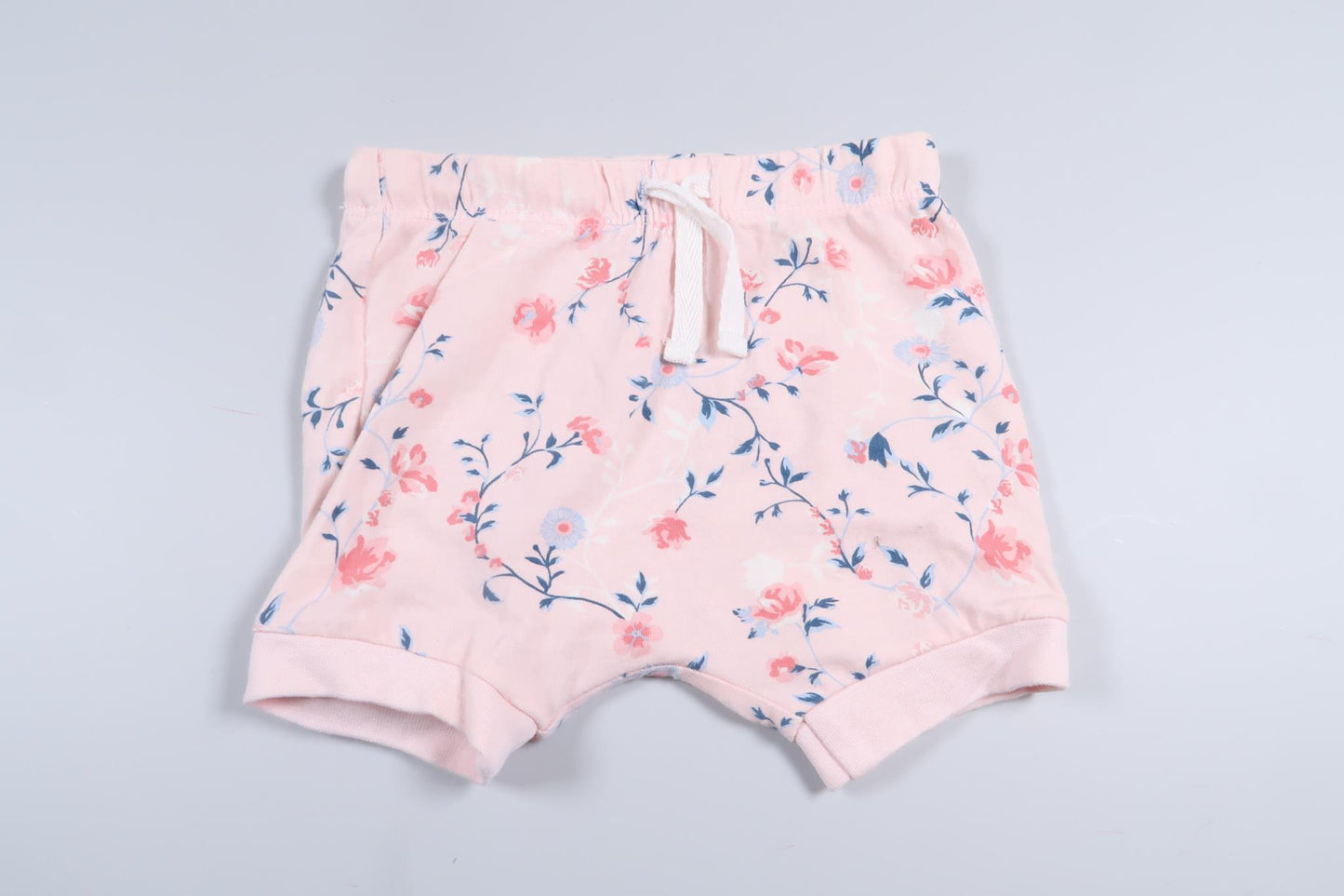 Rosa blommiga shorts från Ellos i storlek 62