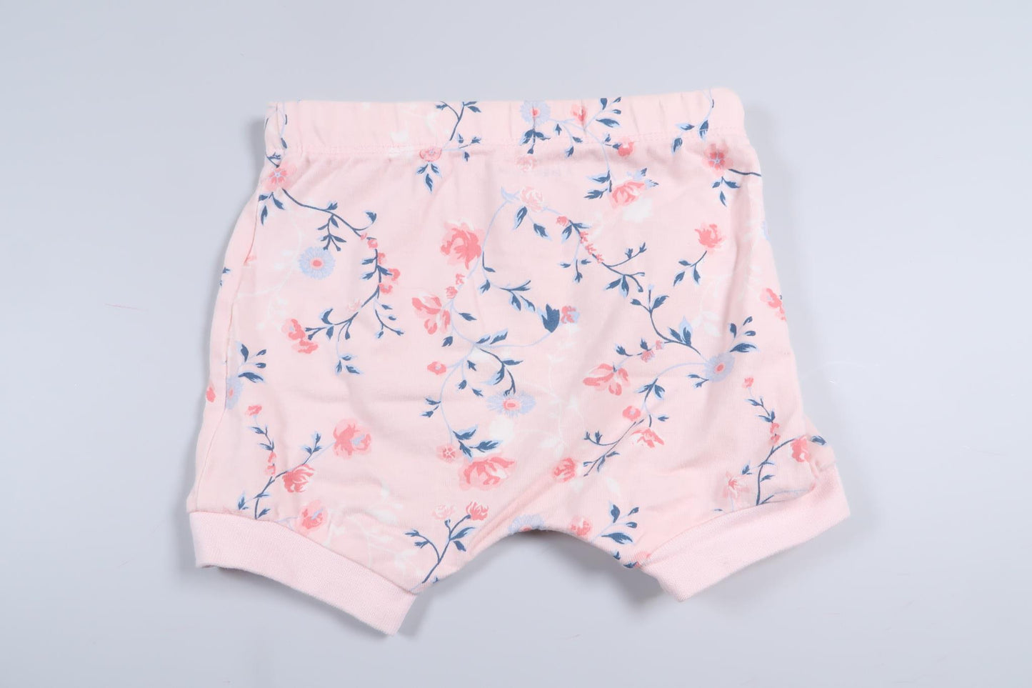 Rosa blommiga shorts från Ellos i storlek 62