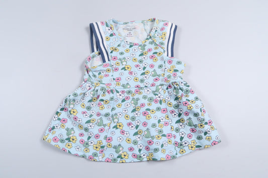 Blå klänning med blommor från Polarn o. Pyret i storlek 50