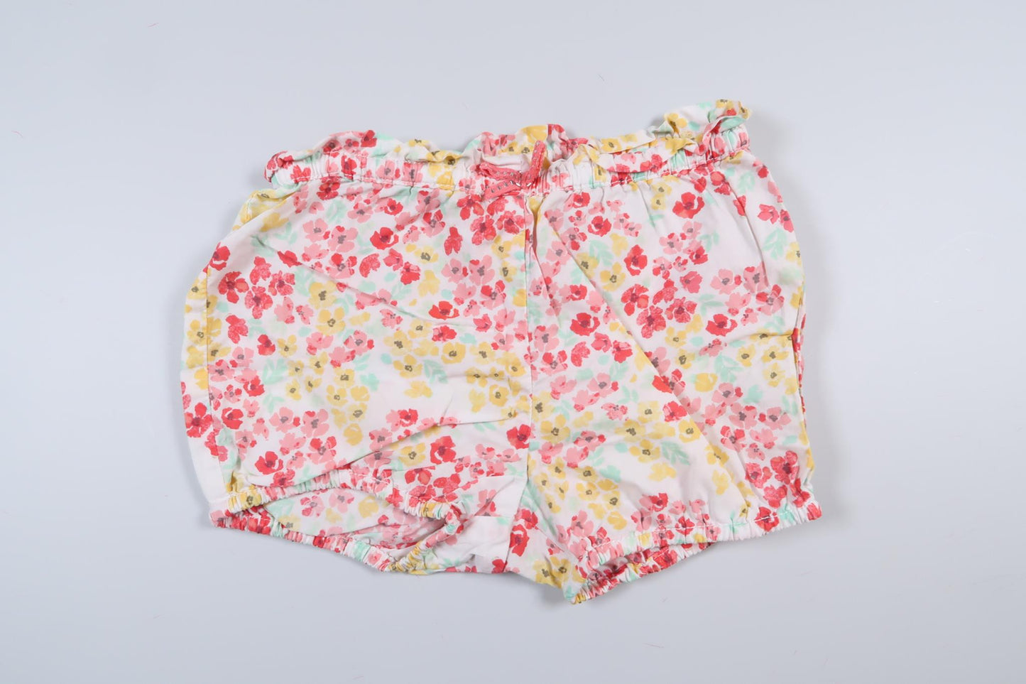 Flerfärgade tunna shorts från H&M i storlek 80