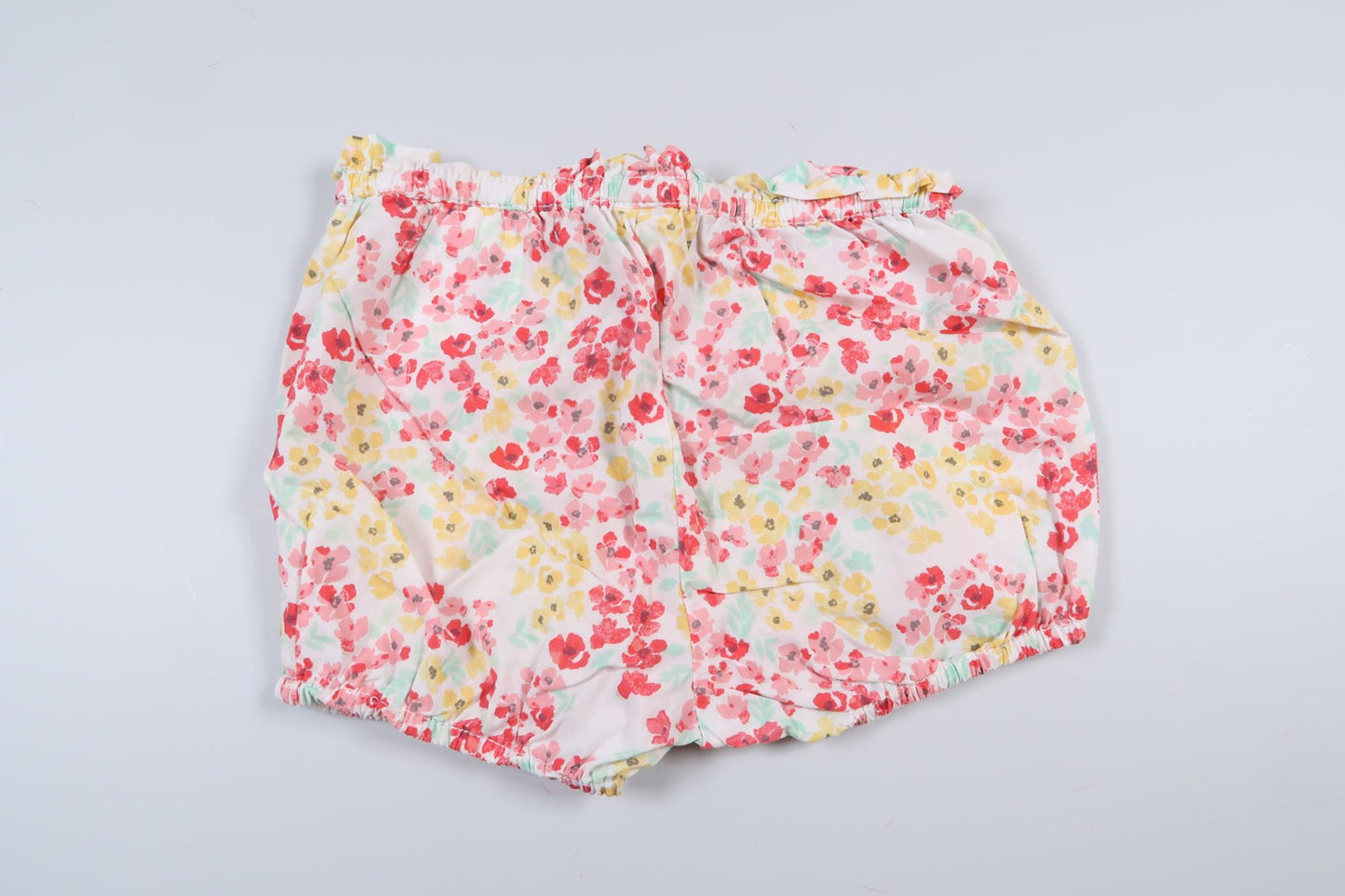 Flerfärgade tunna shorts från H&M i storlek 80