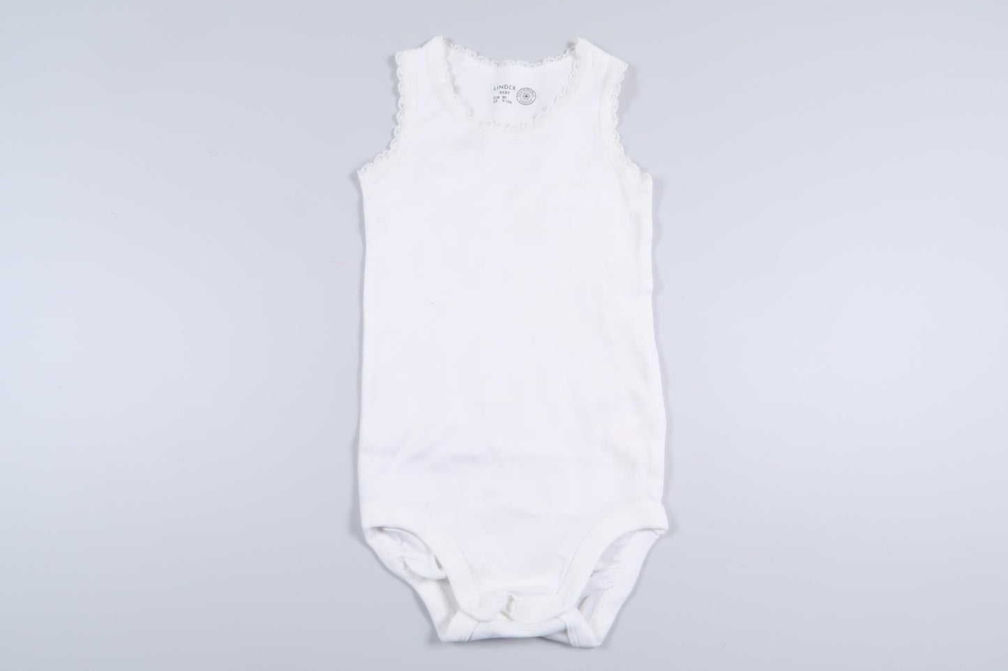Nyskick! Vit linnebody från Lindex i storlek 80