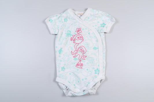 Kortärmad omlottbody med fiskar från Lindex i storlek 68