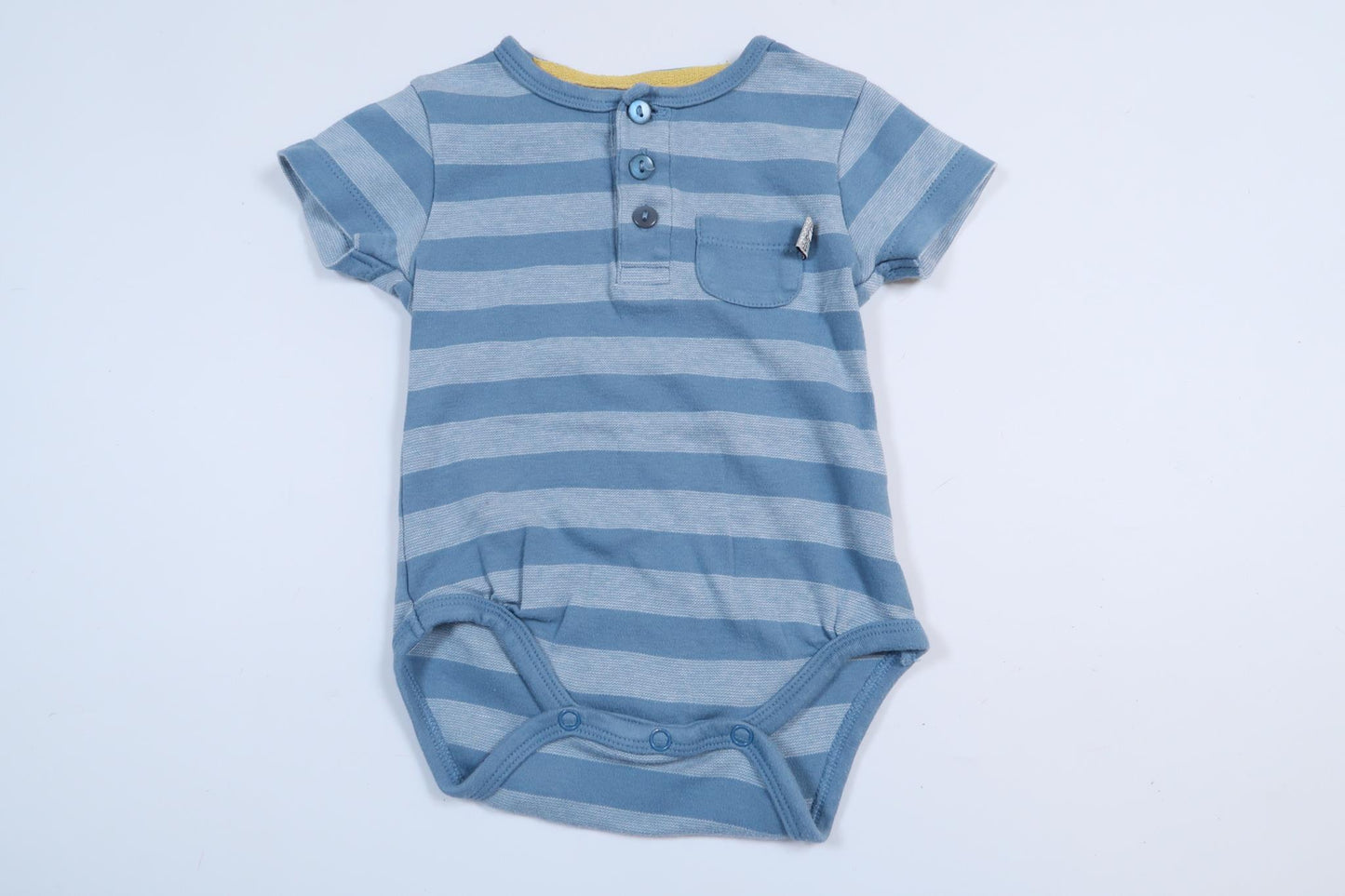 Blårandig body från Pytteliten i storlek 68