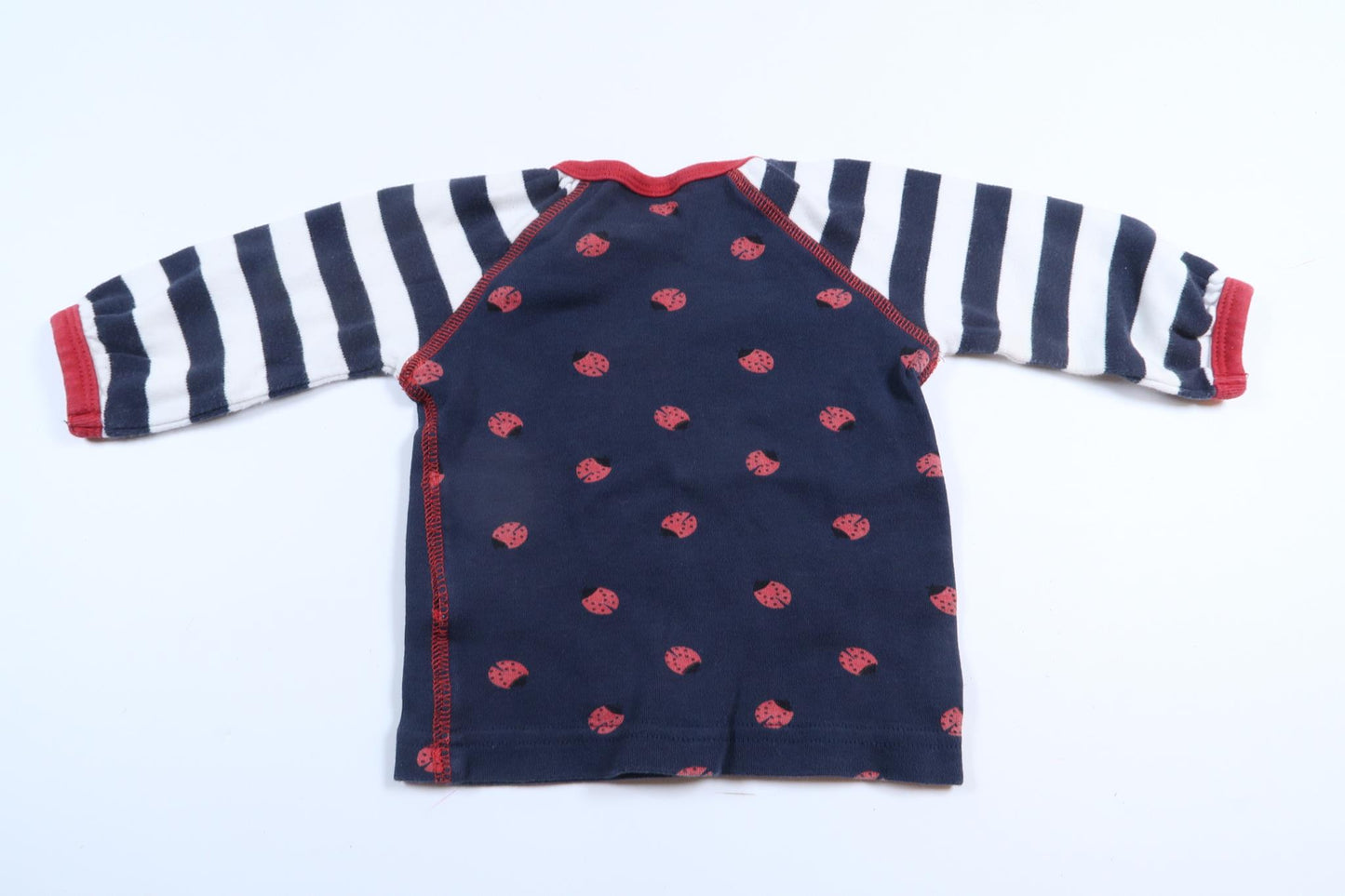 Marinblå långärmad tröja med nyckelpigor från Kappahl i storlek 62