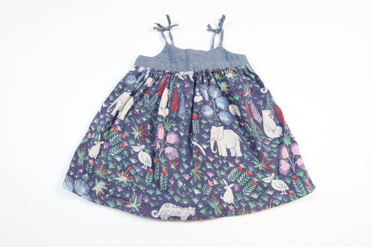 Blå klänning med skogsmotiv från Baby GAP i storlek 80