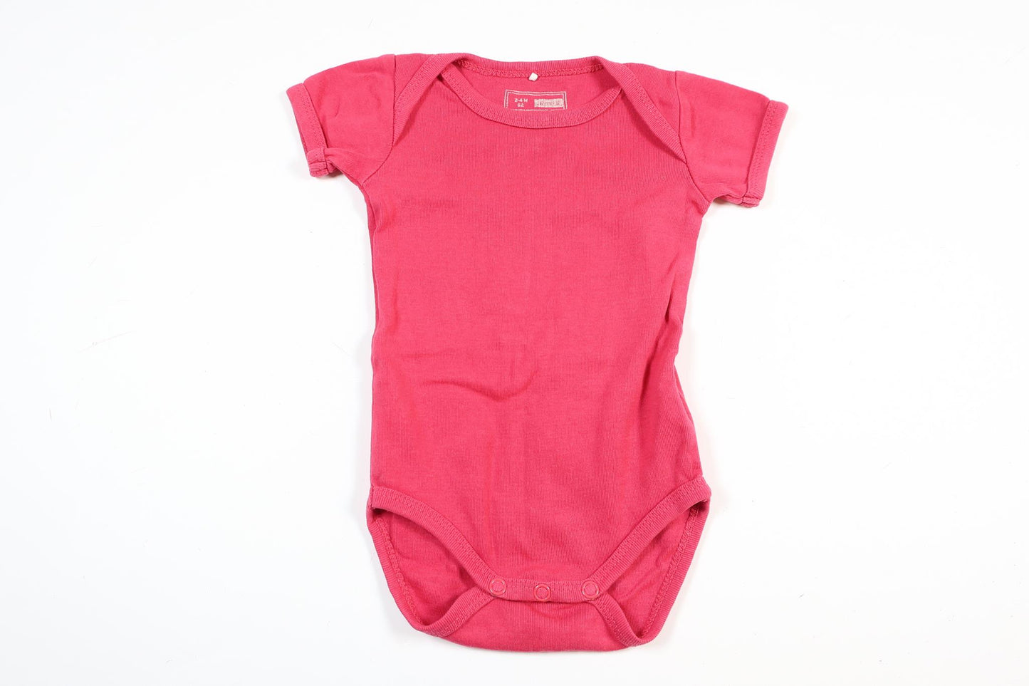 Rosa kortärmad body från Name It i storlek 62