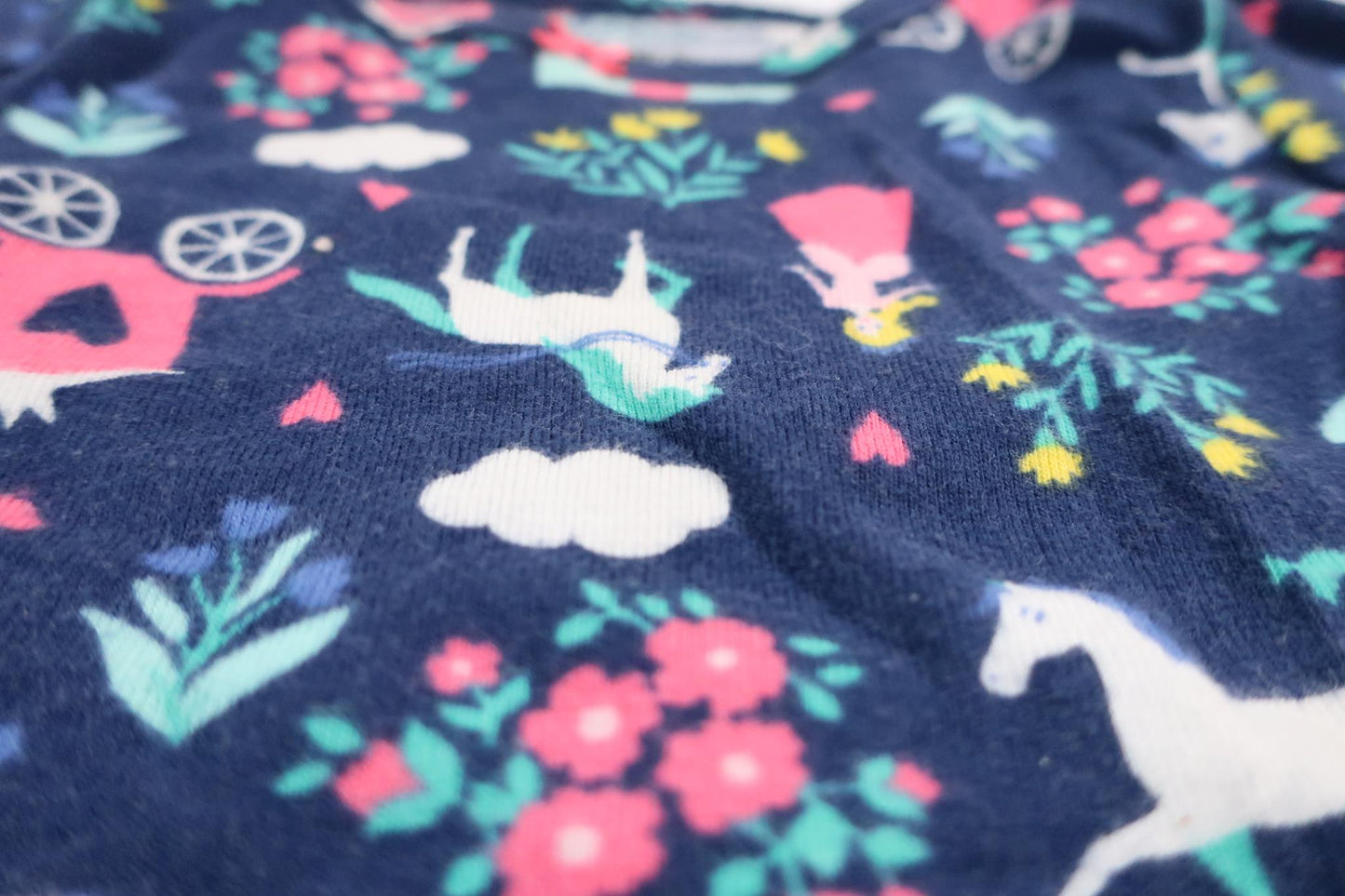 Marinblå tvådelad pyjamas från Carter's i storlek 6 M