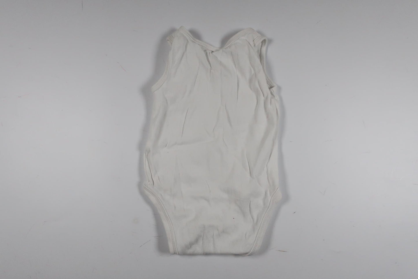 Vit linnebody i storlek 50/56