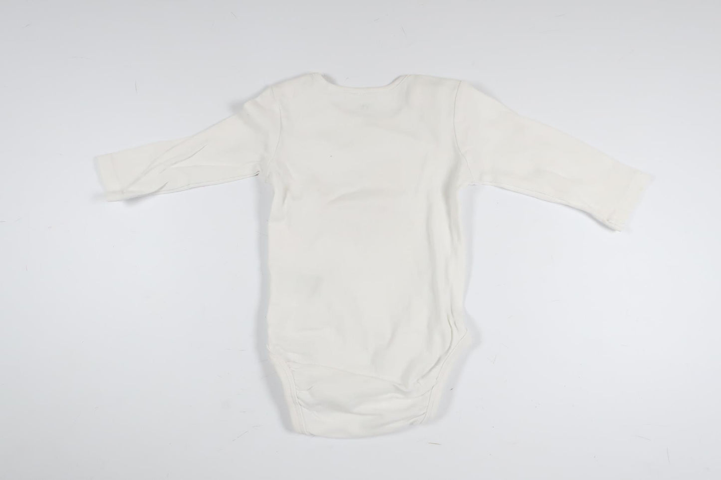 Vit långärmad body med svanar från H&M i storlek 62