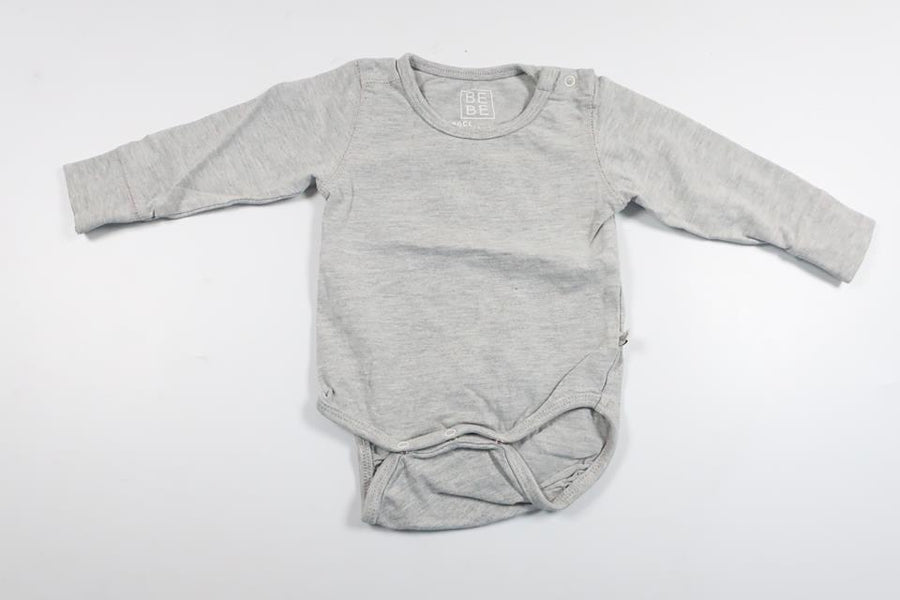 Body från BEBE - Storlek 60 - Grå