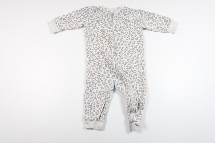 Leopardmönstrad pyjamas från Kappahl - Storlek 62/68 - Grå