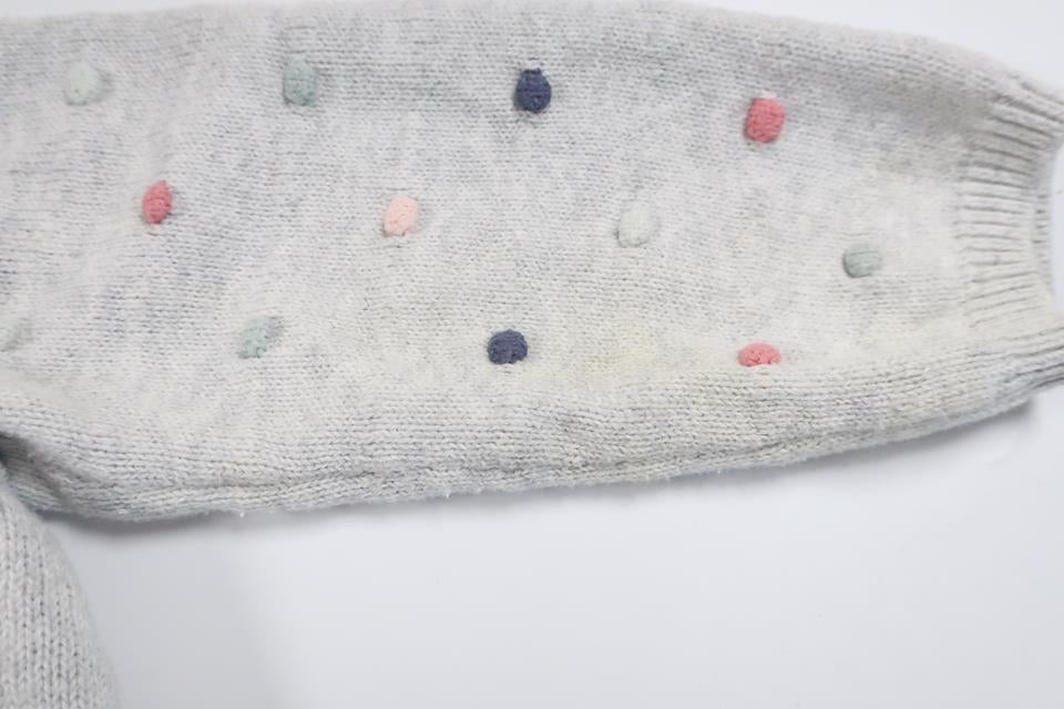 Stickad kofta med prickar från H&M - Storlek 80 - Grå