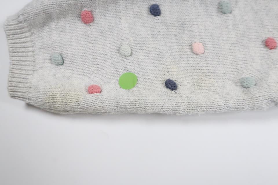 Stickad kofta med prickar från H&M - Storlek 80 - Grå