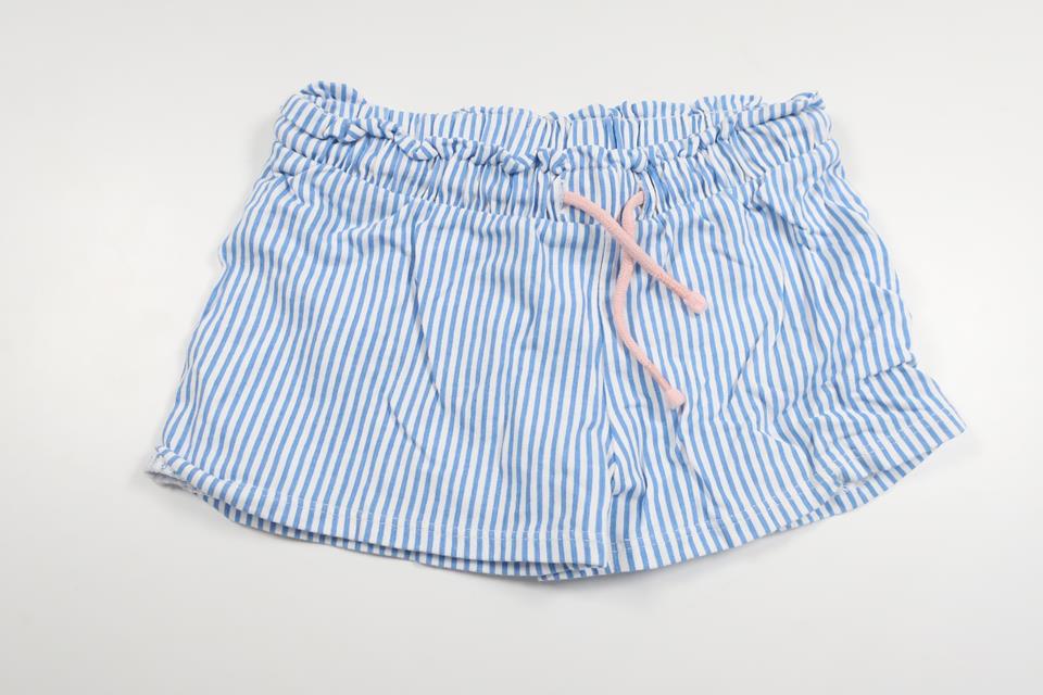 Randiga shorts från H&M - Storlek 104 - Blå