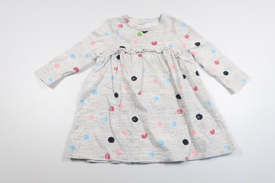 Prickig klänning från Name It - Storlek 74 - Vit
