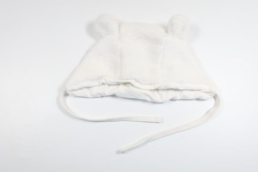 Mössa från Åhléns - Storlek 42/44 - Vit