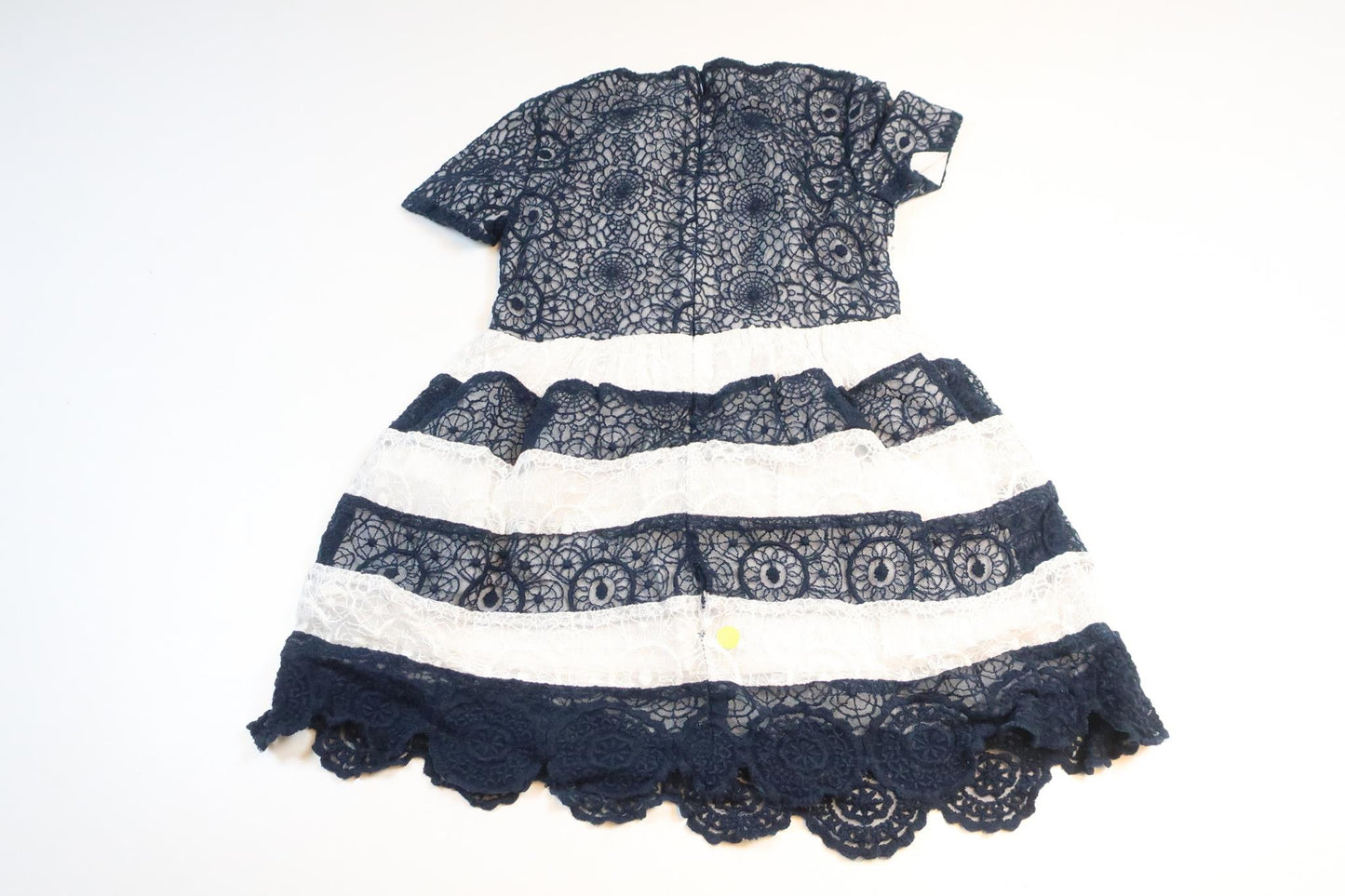 Spetsklänning från Tommy Hilfiger - Storlek 98 - Marinblå