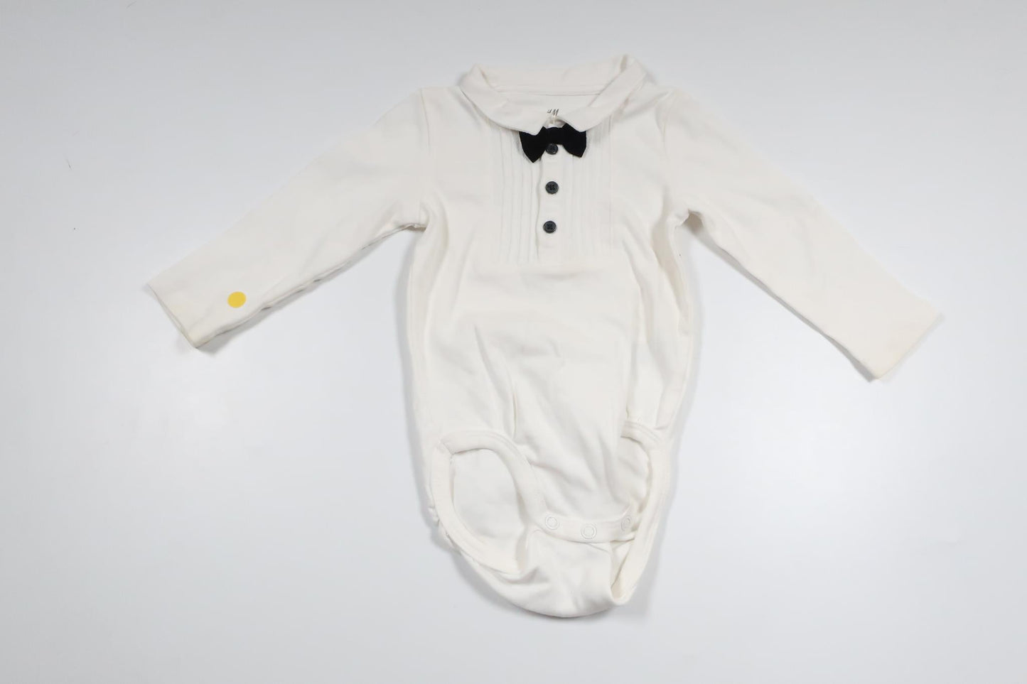 Finbody med fluga från H&M - Storlek 68 - Vit