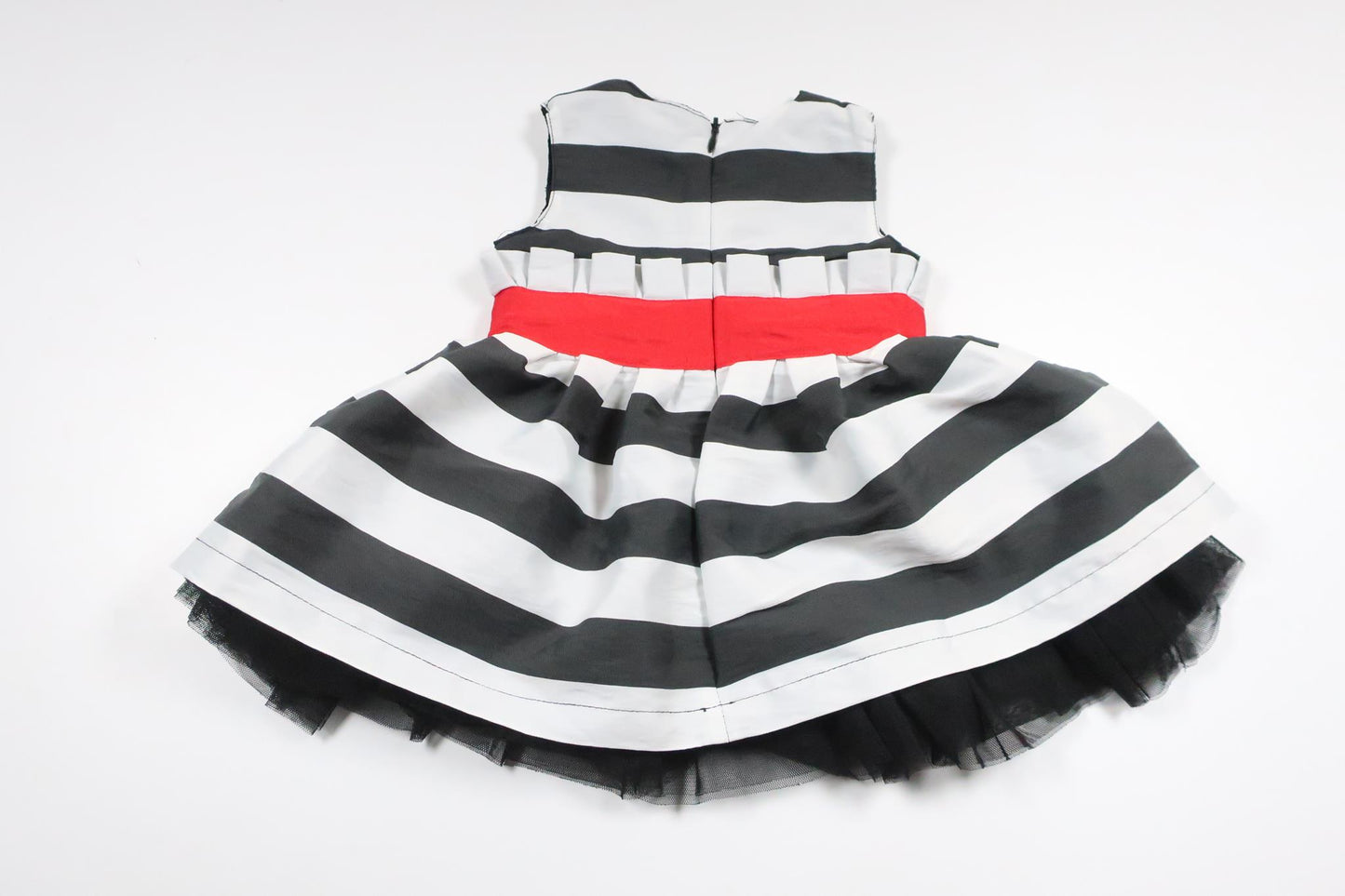 Randig festklänning från Kappahl - Storlek 74 - Vit