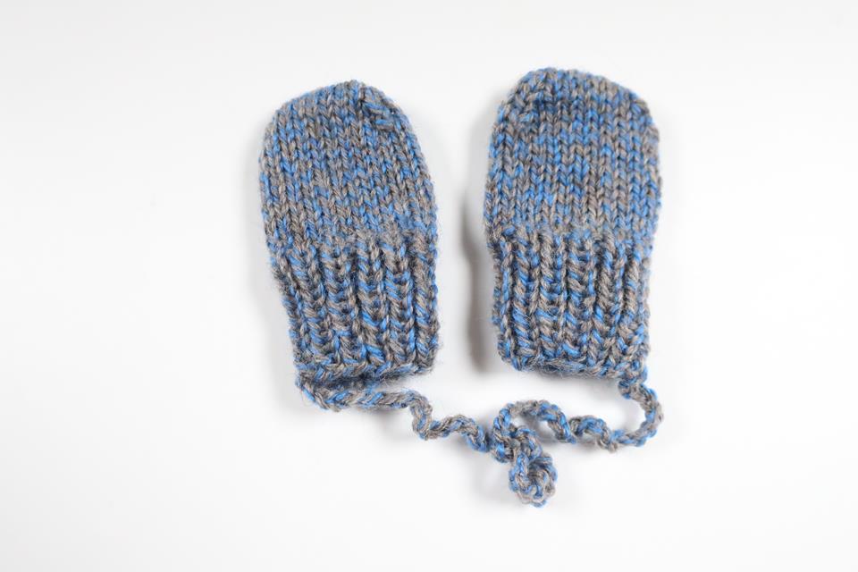 Hemstickade vantar från Okänt - Storlek 50/56 - Grå