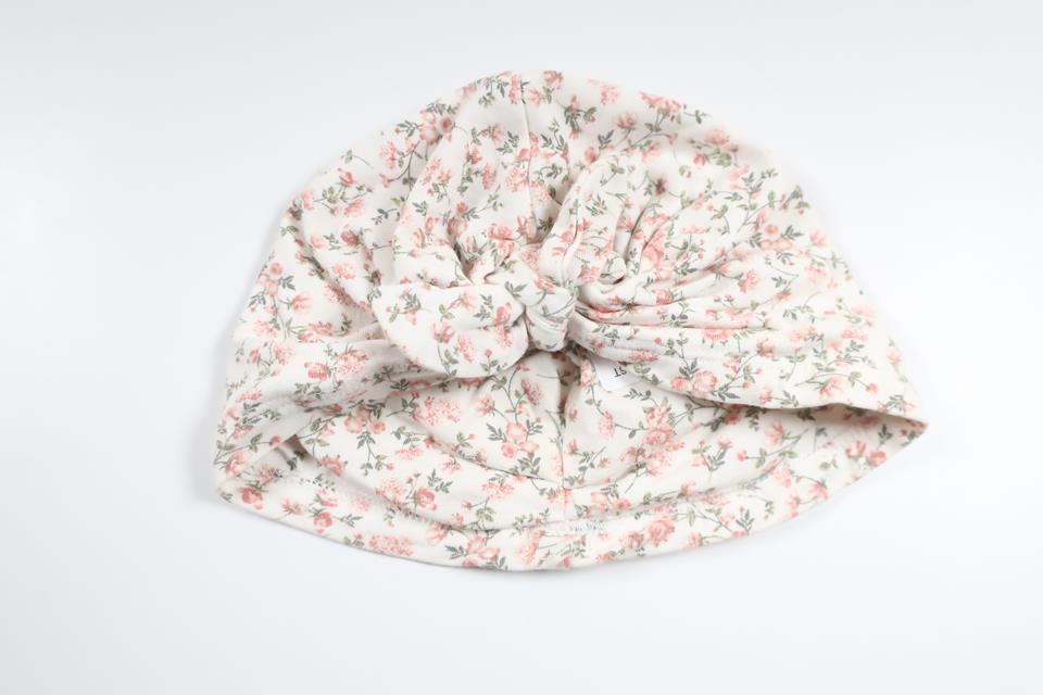 Blommig turban mössa från Newbie - Storlek 44/46 - Vit