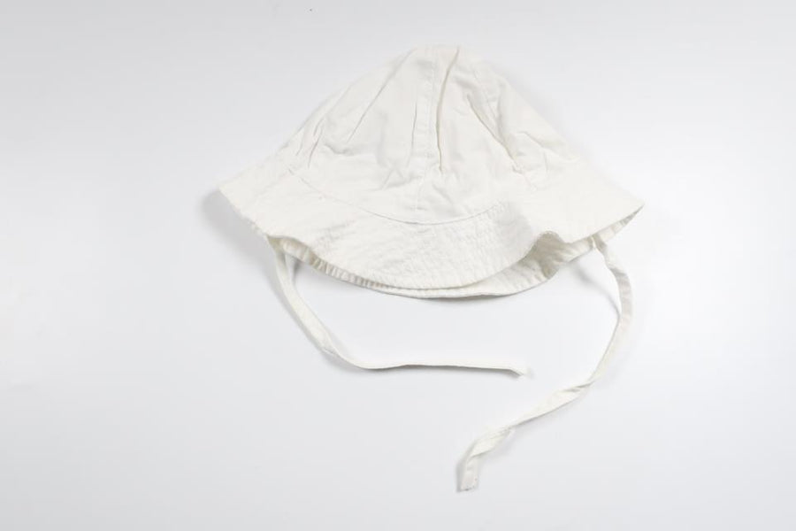 Solhatt från H&M - Storlek 68 - Vit