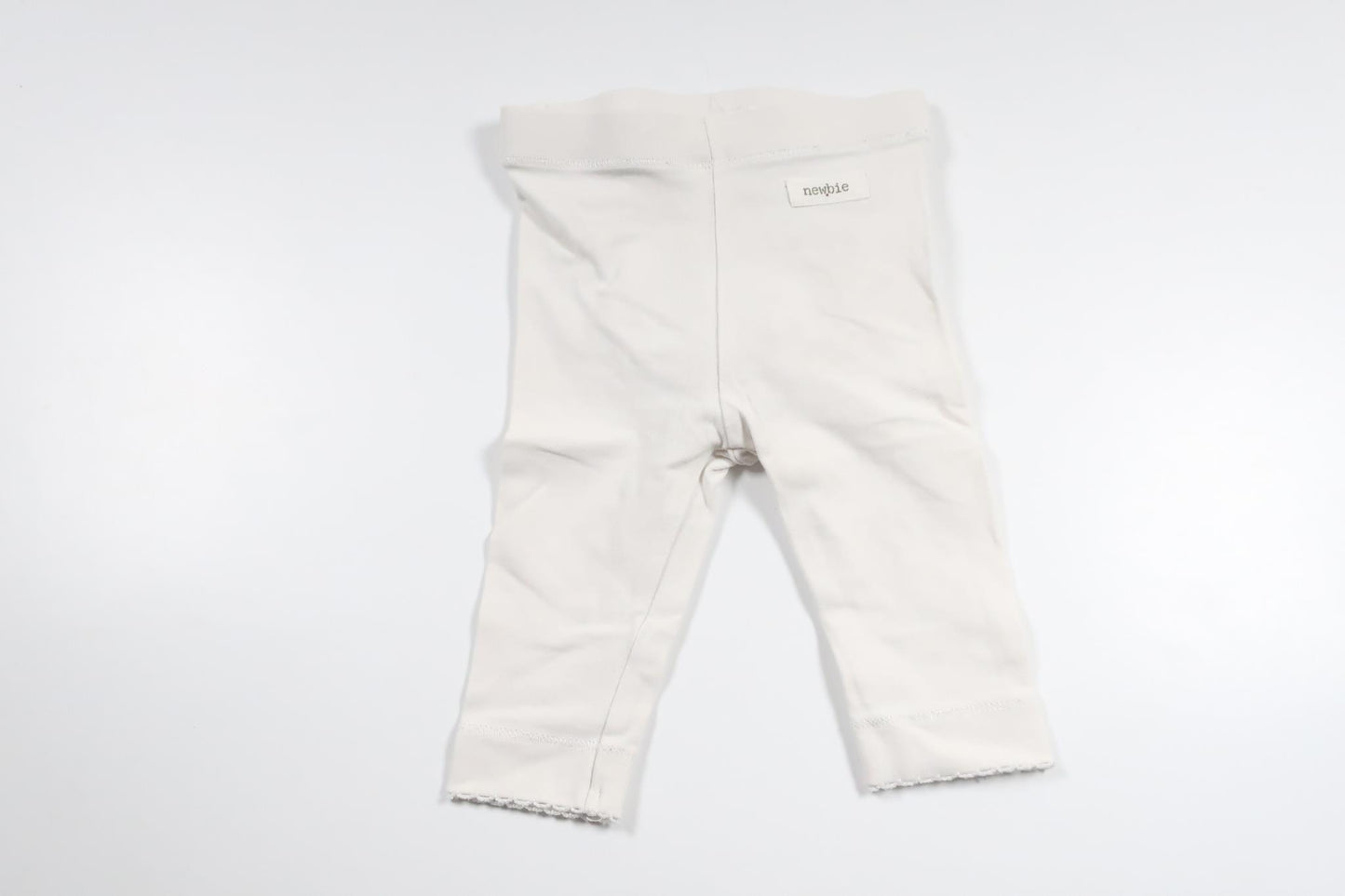 Byxor med volang från Newbie - Storlek 56 - Vit