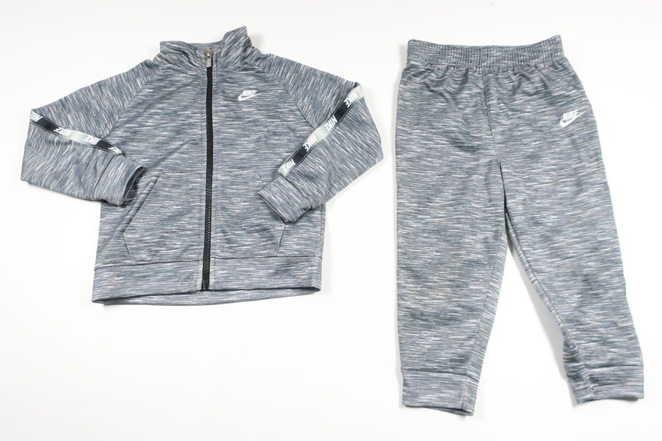 Träningsoverall från Nike - Storlek 86/92 - Grå