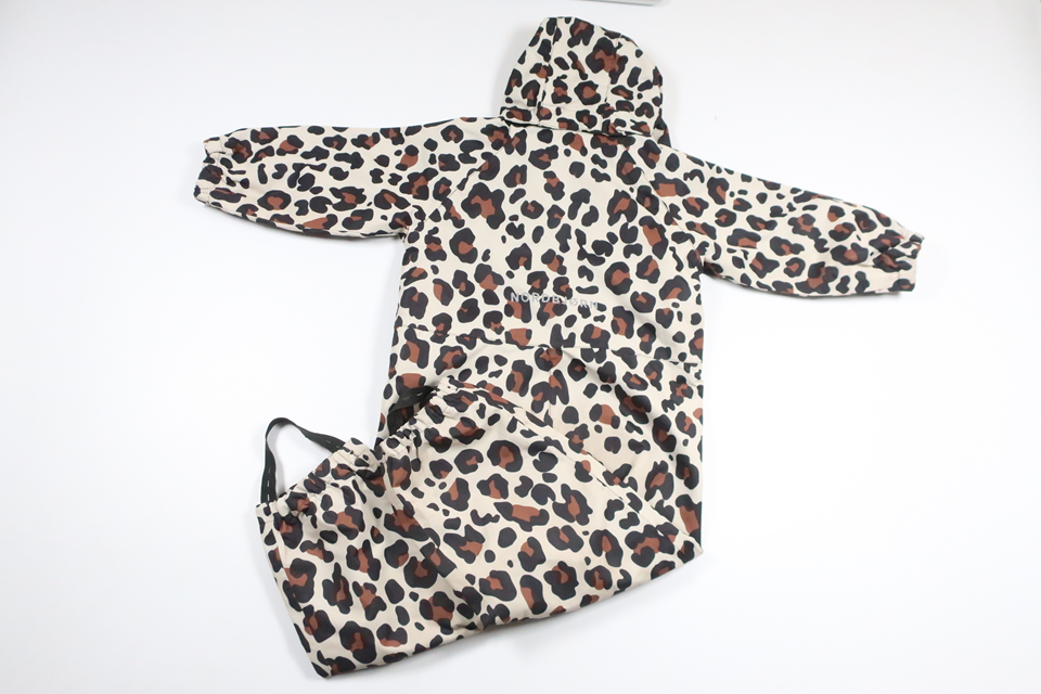 Leopardmönstrad skaloverall från Nordbjörn - Storlek 92 - Beige